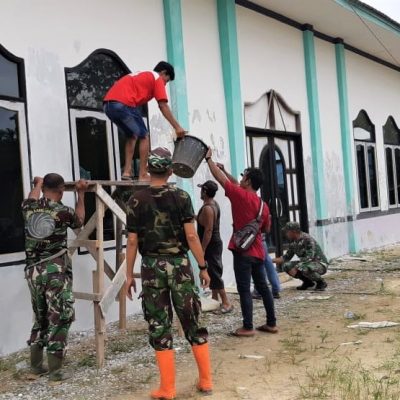 HUT TNI ke- 77 tahun 2022, Koramil Muara Kaman Bersihkan Tempat Ibadah