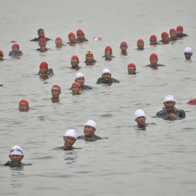 TNI AL PECAHKAN REKOR MURI WATER TRAPPEN PADA PERINGATAN HUT KE 77 TNI