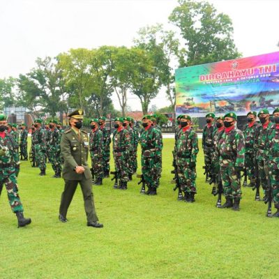 Upacara HUT TNI Ke-77, Panglima TNI Himbau Prajurit dan PNS TNI nya menjaga kepercayaan masyarakat