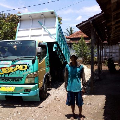 Kapolsek Widang Memberi Bantuan Material Bangunan Kepada Korban Bencana Kebakaran Rumah