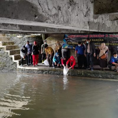 Lestarikan Keanekaragaman Hayati, RSUD Sleman Tebar Ikan dan Lepas Burung.