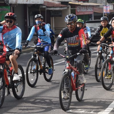 Gowes dan Jalan Santai Sebagai Penutup Rangkaian HUT TNI Kodim Wonosobo