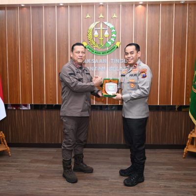Perdana !!! Kapolda Kalsel Brigjen Pol Andi Rian ke Kejaksaan Tinggi