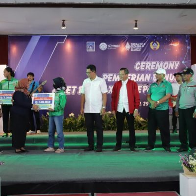 Pemda Sleman, Serahkan Tali Asih PORDA XVI Dan PEPARDA III.
