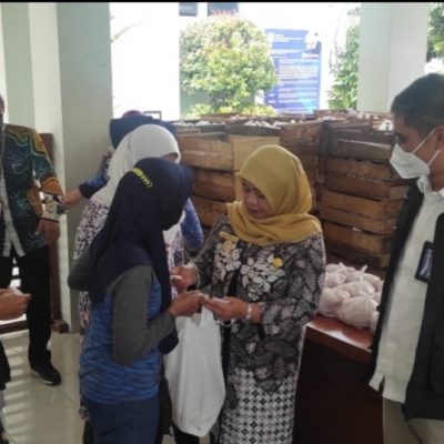 Bupati Sleman, Tinjau Pelaksanaan Pasar Murah Kerjasama Perum BULOG Dan Pemda Sleman .