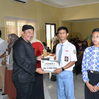 PENYERAHAN PENGHARGAAN LOMBA KRENOVA 2022 DAN LAUNCHING GERAKAN PERCEPATAN PENGHAPUSAN KEMISKINAN EKSTREM DI KABUPATEN KARANGANYAR
