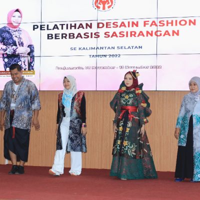 Dewan Kerajinan Nasional Daerah (Dekranasda) Provinsi Kalimantan Selatan mengakhiri Pelatihan Desain Fashion Berbasis Sasirangan