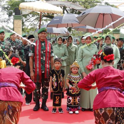 Dandim Kutai Kartanegara Letkol Inf. Jeffry Satria sambut rombongan Pangdam VI/Mulawarman