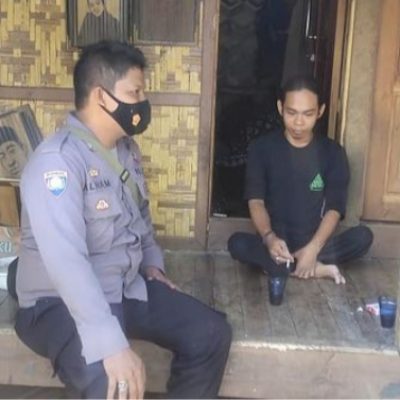 Bhabinkamtibmas Polsek Malingping Sambangi Warga Desa Binaannya Sampaikan Pesan Kamtibmas