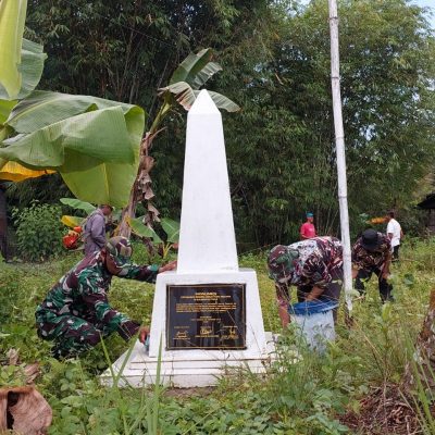 Peringati Hari Pahlawan Koramil Penajam Gelar Karya Bakti Di Tugu Merah Putih