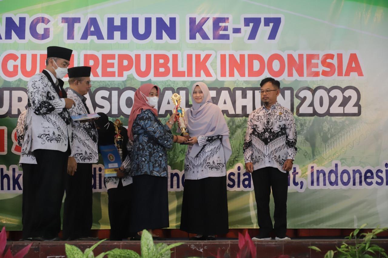 HUT Ke-77 PGRI Kab.Sleman,Bupati Ajak Guru-Guru Tingkatkan Literasi Digital.