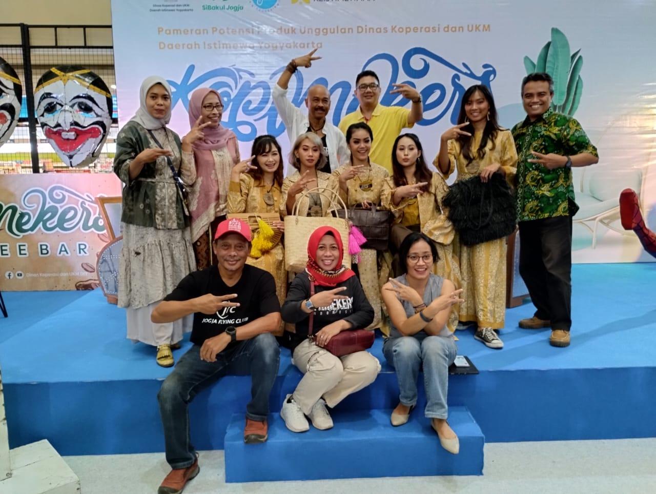 Foto Contest Bersama Model Di Kopimekers Expo 2022.