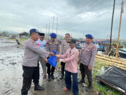 Jumat Berkah, Ditpolairud Polda Banten Bagikan Sembako Kepada Nelayan