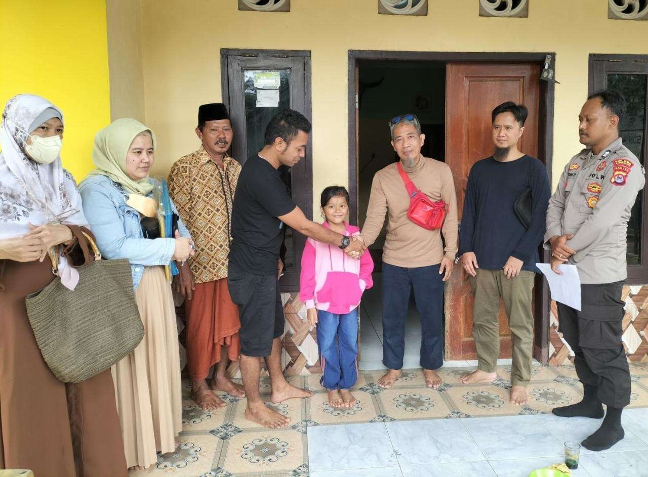 Bhabinkamtibmas Polsek Pulosari Laksanakan Sambang Pada Warga Masyarakat