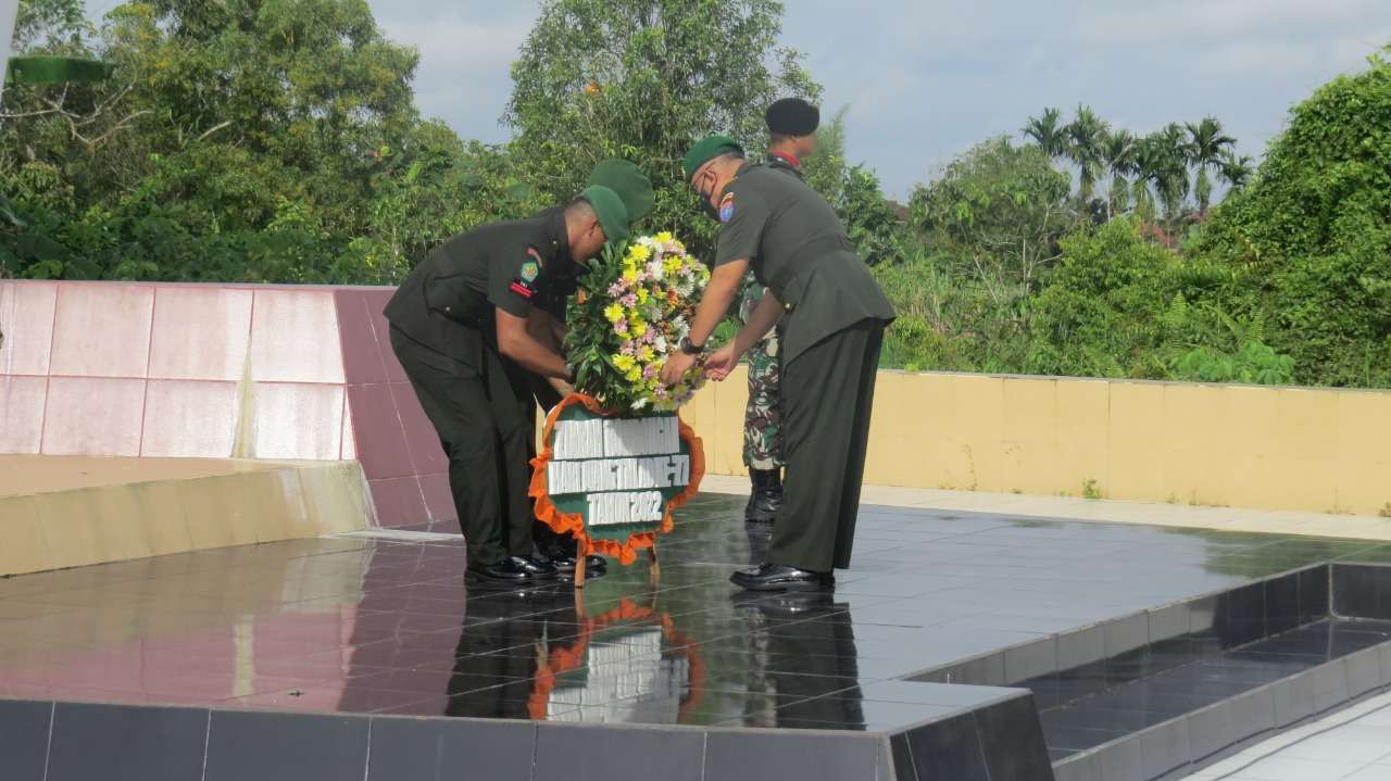 Keluarga Besar Kodam XII/Tpr Laksanakan Ziarah Dalam Rangka Peringati Hari Juang TNI AD