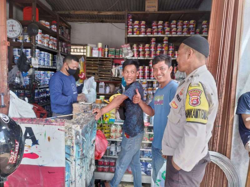 Bhabinkamtibmas Polsek Cadasari Sambangi Bengkel, Sampaikan Pesan Kamtibmas