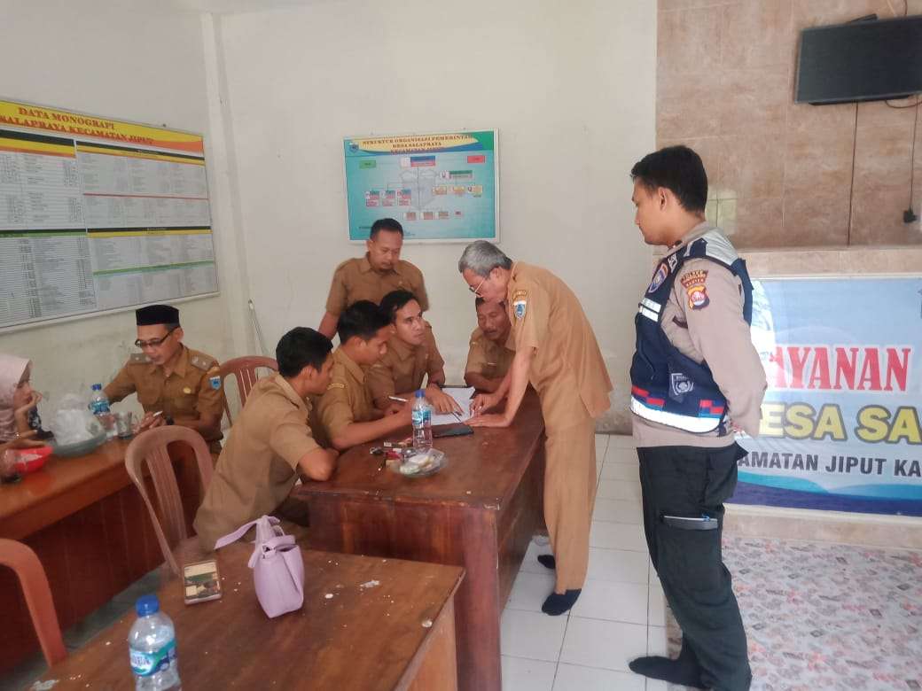 Kanit Binmas Polsek Jiput Hadiri Monev Penggunaan Dana Desa