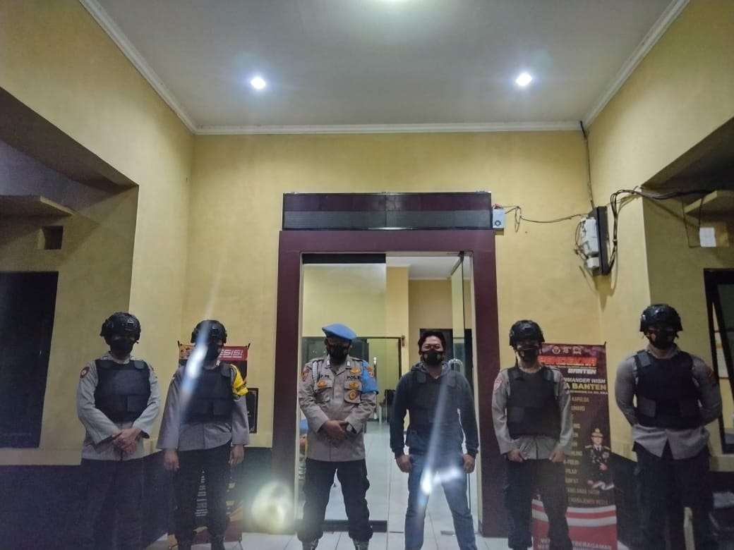 Polsek Cikeusal Polres Serang Gelar Apel Malam, Antisipasi Kerawanan Kamtibmas