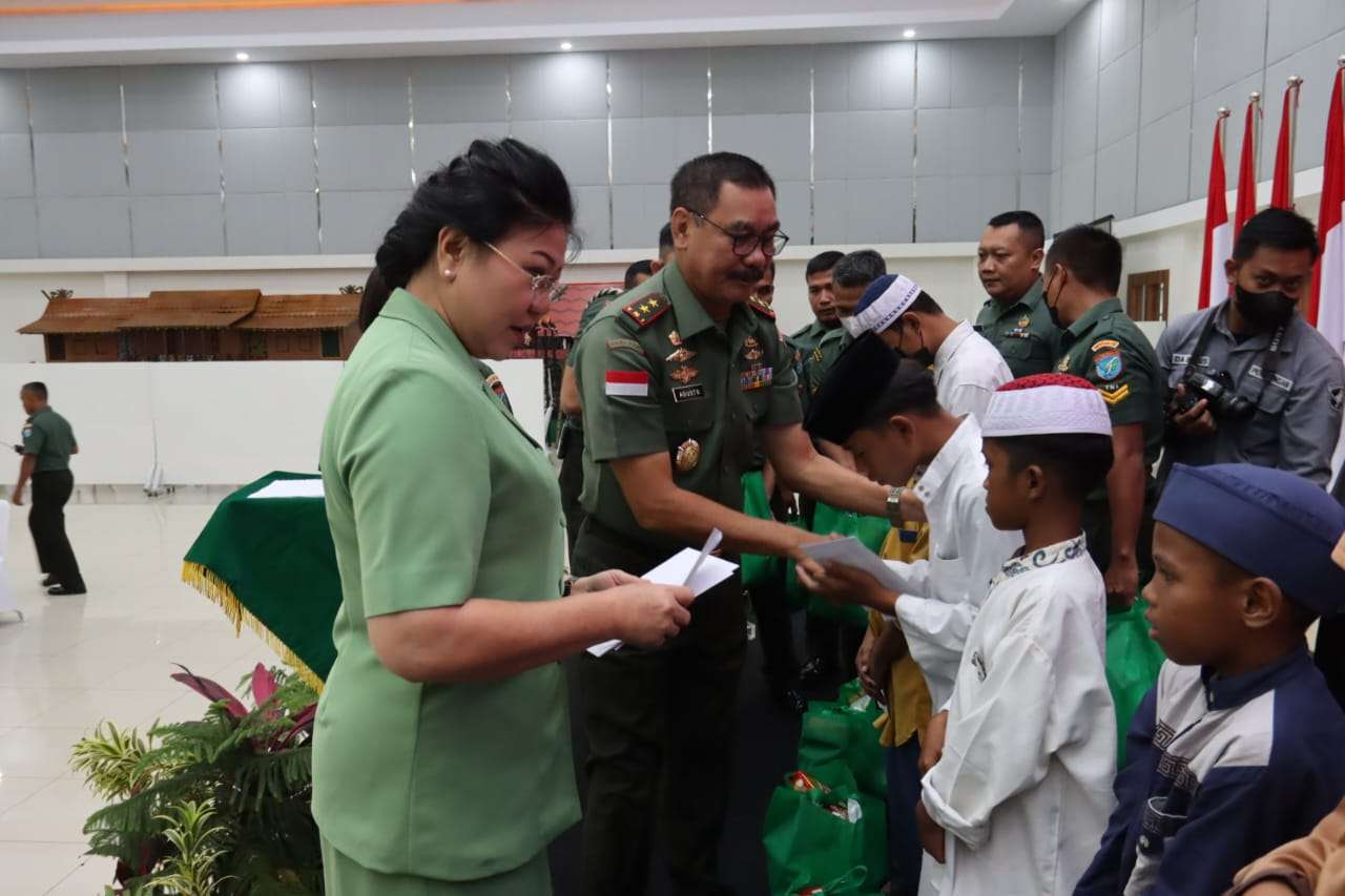 Peringati Hari Juang TNI AD ke-77, Kodam XII/Tpr Gelar Bakti Sosial dan Doa Bersama