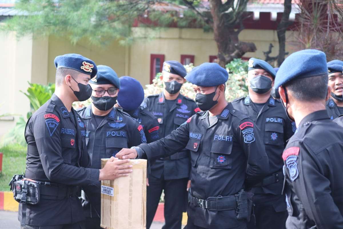 Kegiatan Rutin Kamis Sodakoh Merupakan Bentuk Kepedulian Personel Satbrimob Polda Banten