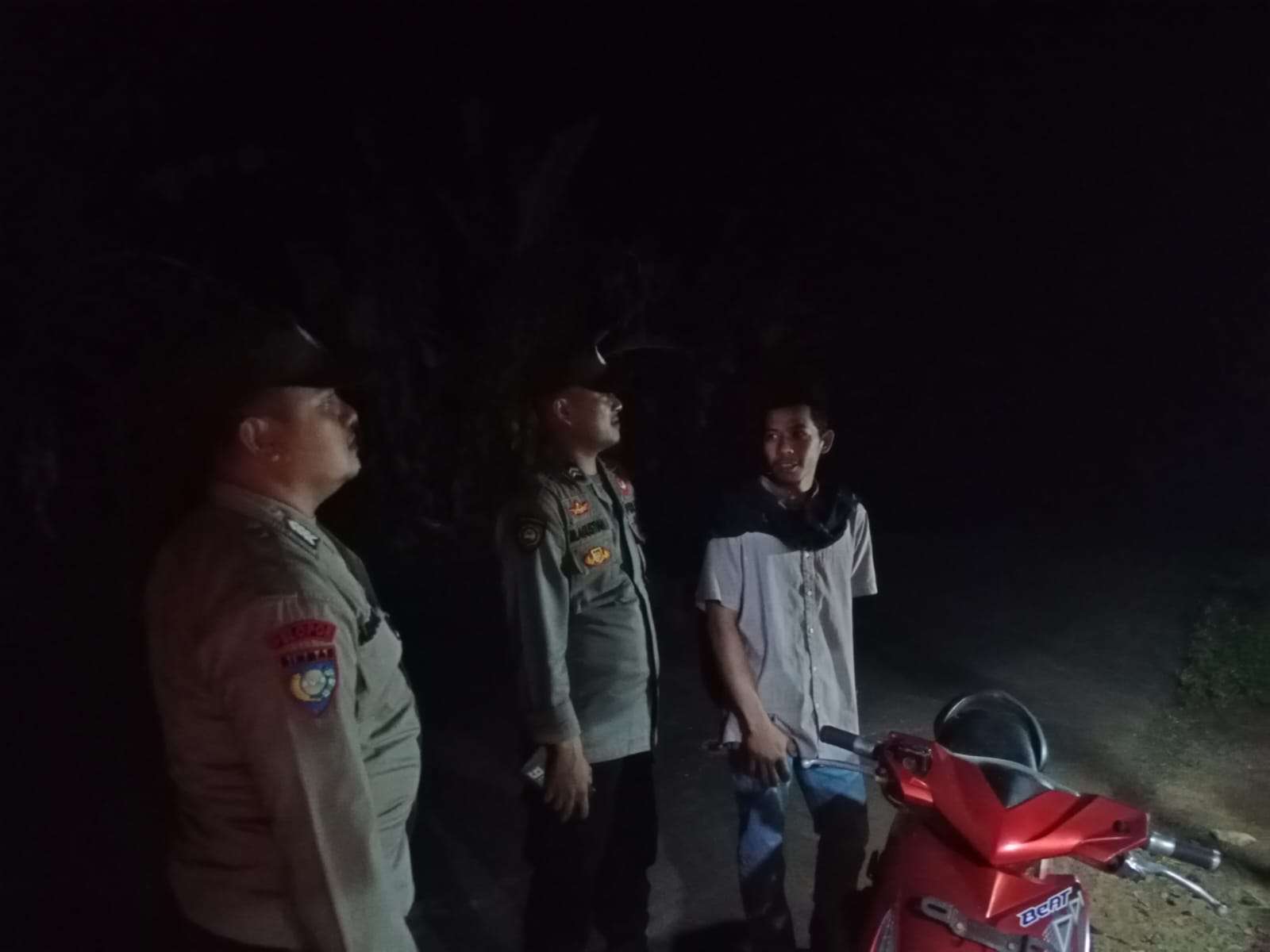 Upaya Untuk Menciptakan Situasi Kondusif Wilayah Polsek Cimanggu Tingkatkan Patroli Malam