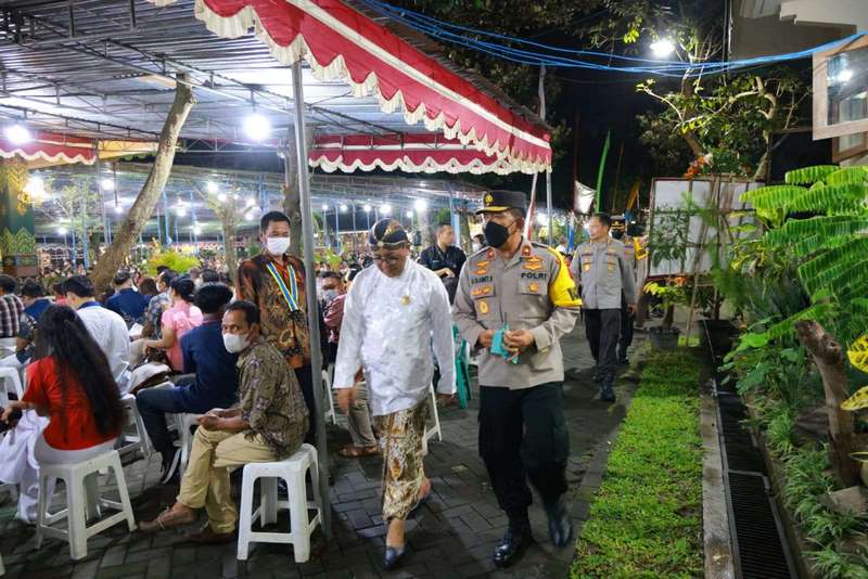 Waka Polda DIY, Tinjau Pengamanan Malam Natal Di Gereja-Gereja