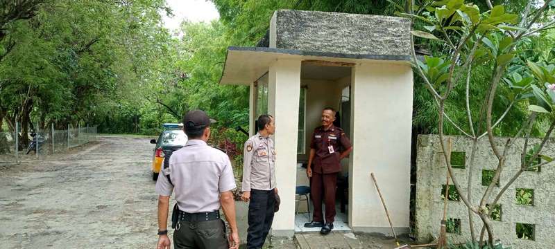 Polsek Panimbang Laksanakan Patroli ke Tempat Wisata Pantai