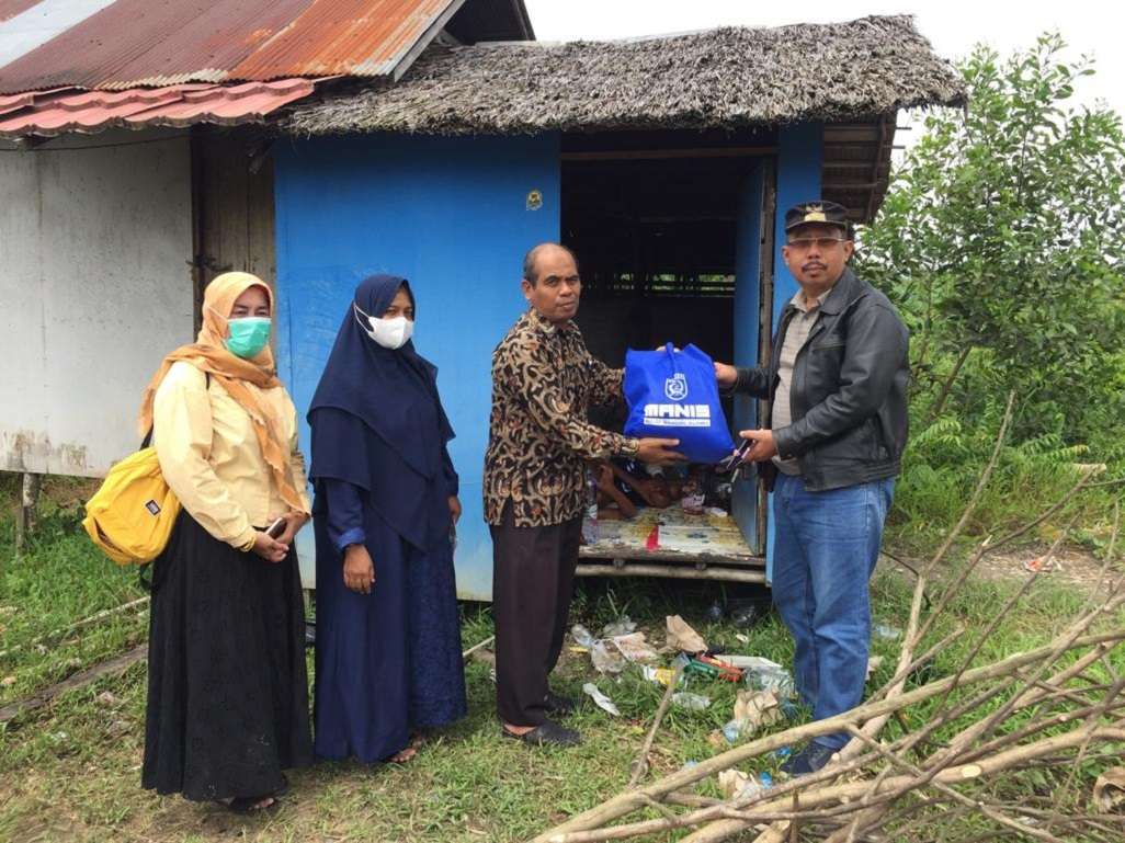 Pemkab Banjar Salurkan Bantuan Kepada PPKS Tabrani dan Saukani