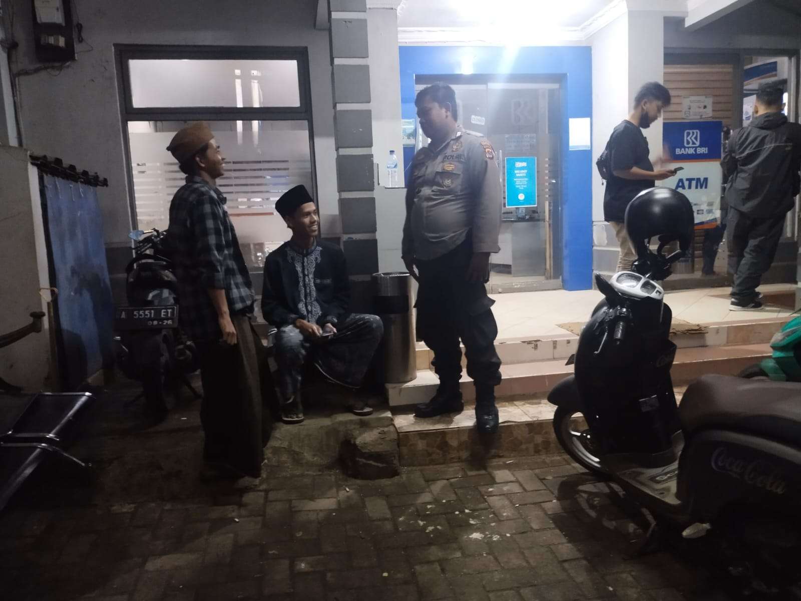 Cegah Terjadinya Gangguan Kamtibmas Polsek Saketi Laksanakan Patroli 