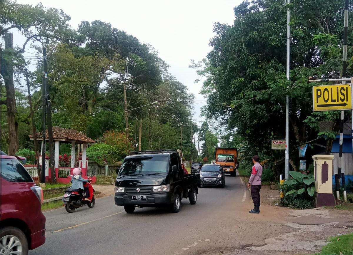 Anggota Polsek Saketi Laksanakan Pengaturan di lokasi Rawan 