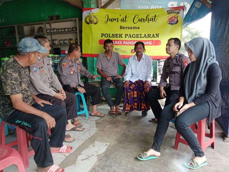 Polsek Pagelaran Gelar Jum’at Curhat Di Pasar Pagelaran
