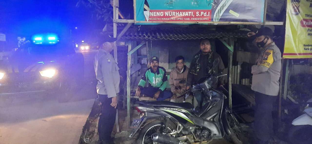 Cegah Gangguan Kamtibmas Malam Hari, Polsek Picung Gencarkan Blue Light Patrol