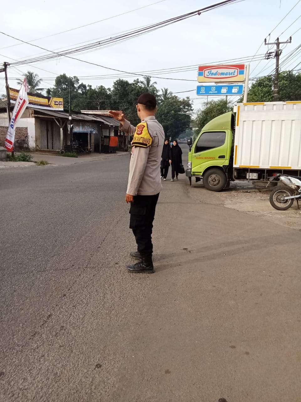Melalui Strong Point Pagi, Polsek Cikedal Hadir di Tengah Masyarakat