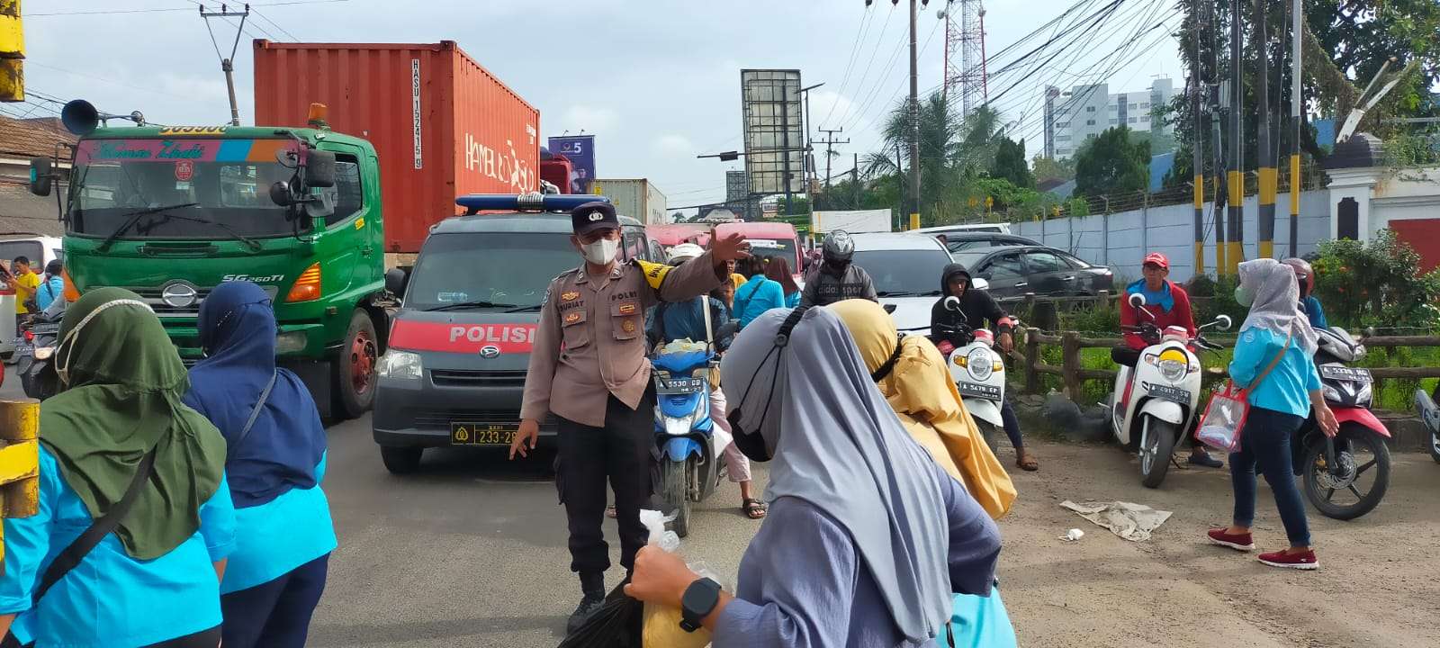 Polsek Cikande Laksanakan Kegiatan Strong Point Guna Antisipasi Kemacetan