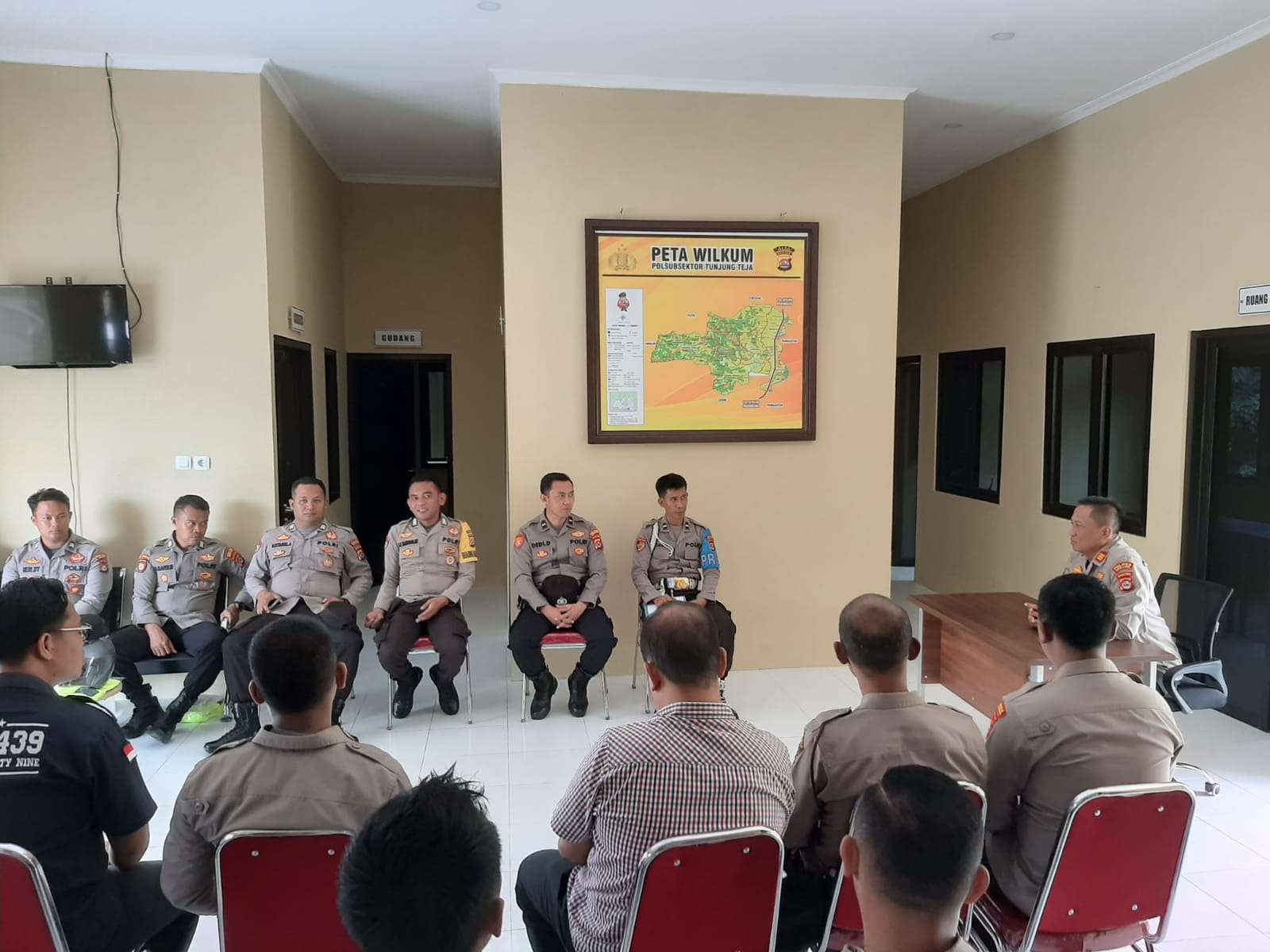 Kapolsek Petir Memimpin Anev Bulanan Dengan Anggota Polsek Petir