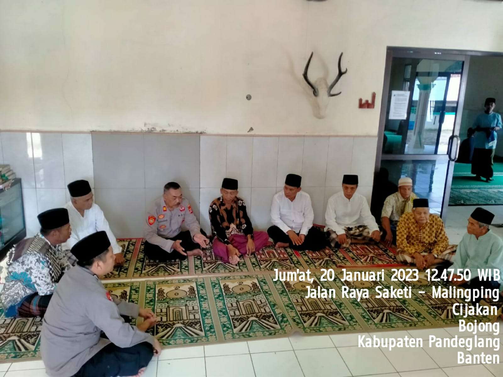 Jum’at curhat, Polsek Bojong Polres Pandeglang Bersama Toga, Tomas dan Jemaah Sholat jumat