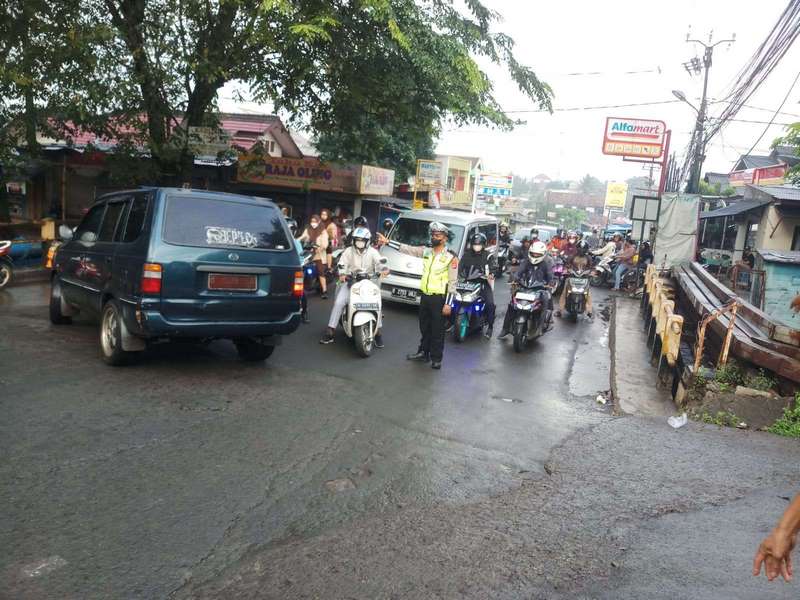 Kemacetan Menjadi Atensi Polsek Balaraja Ciptakan Kamtibcar Lantas Sore Hari