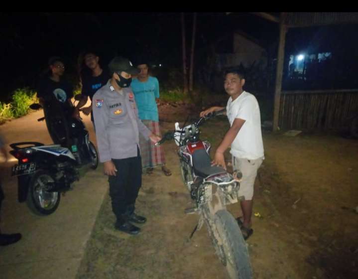 Pastikan Wilayah Polsek Patia Aman, Personil Laksanakan Patroli Malam