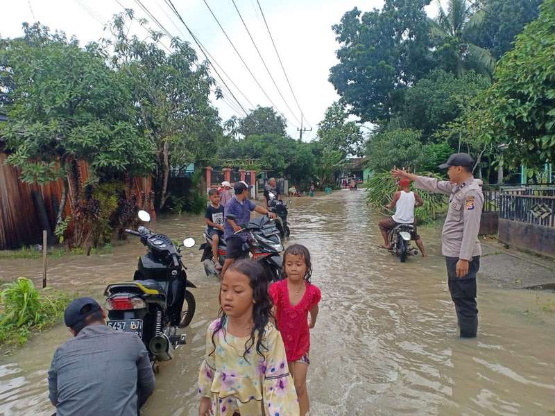 Polsek Patia Polres Pandeglang Laksanakan Patroli Serta Siaga Antisipasi Adanya Korban Banjir