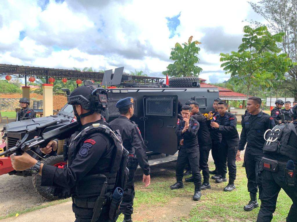 Mengasah Kemampuan Personil Satbrimob Polda Kalbar Lakukan Latihan Pengamanan VVIP