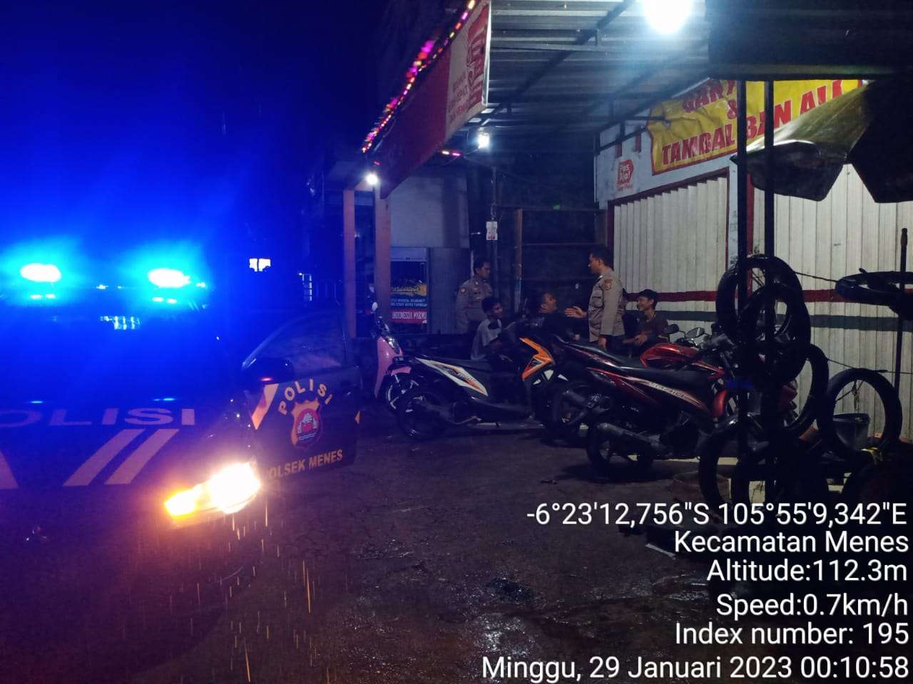 Patroli Malam, Polsek Menes Beri Himbauan Kepada Pemuda