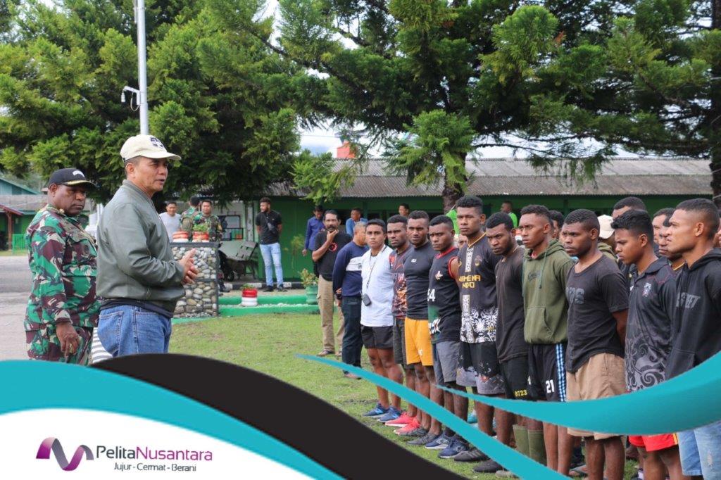 Melihat Terang Di Ufuk Timur, Kodim 1702/JWY Salurkan Bansos PPAD Ke Pegunungan Puncak Jaya Papua