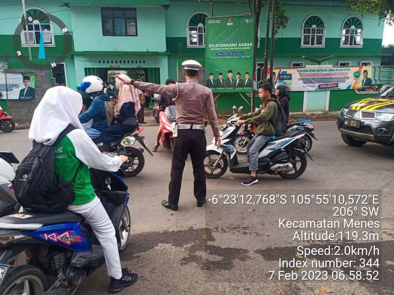 Kanit Lantas Polsek Menes Tertipkan Lalulintas Demi Kenyamanan Berkendara Masyarakat 
