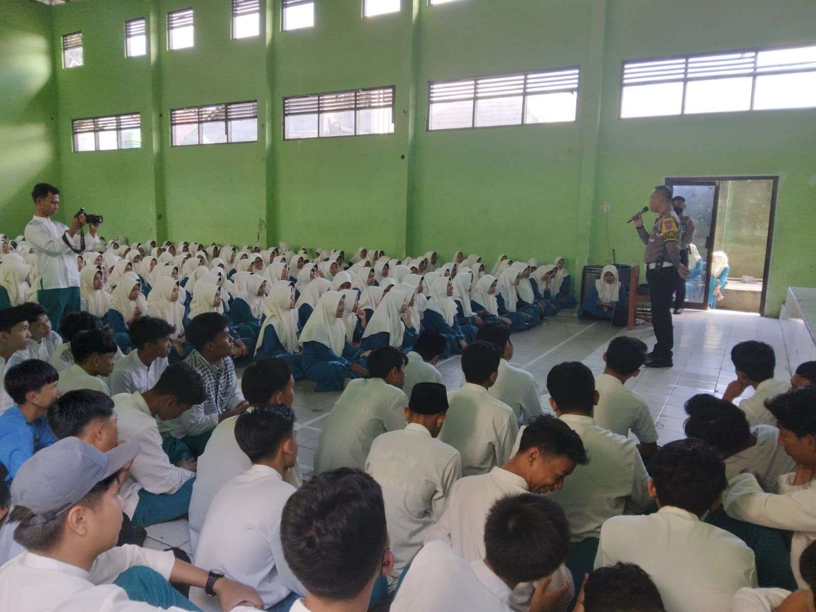 Sosialisasikan Operasi Keselamatan Maung 2023, Satlantas Polres Pandeglang Datang ke Sekolah