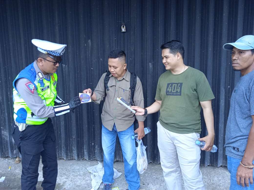 Warga di Jl. Papandayan, Karawang Tak Luput dari Perhatian Anggota Satlantas Polres Karawang