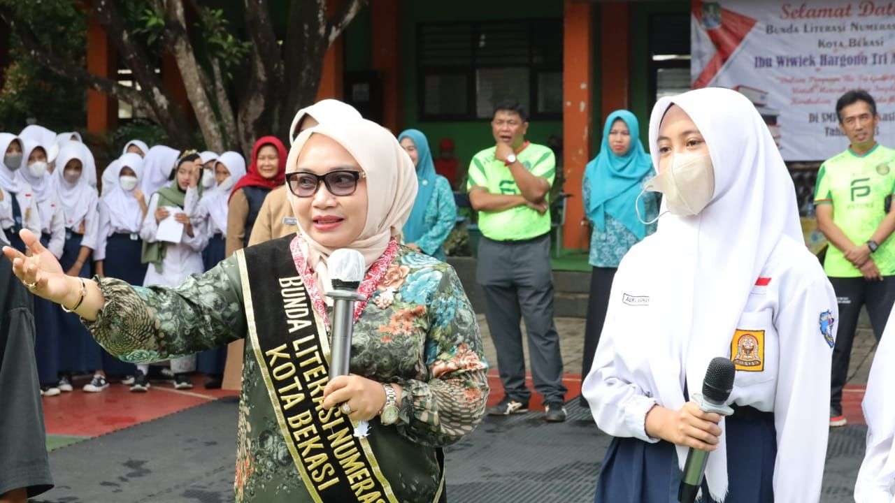 Kunjungi Sekolah, Bunda Literasi Kota Bekasi Ajak Siswa Gali Potensi dan Stop Bullying