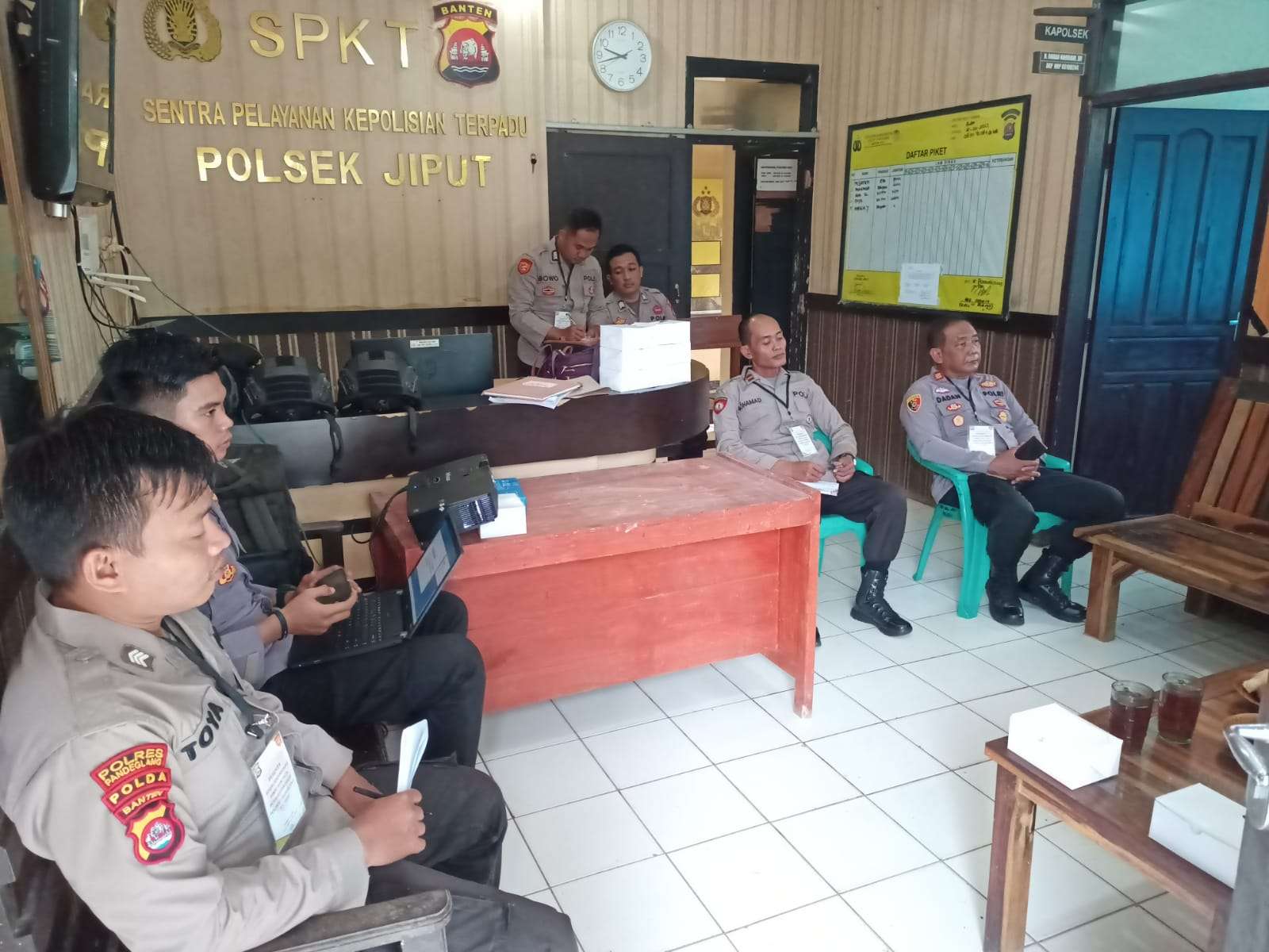 Setum Polda Banten Gelar Sosialisasi Naskah dinas dan Tata Persuratan dinas di Polsek Jiput