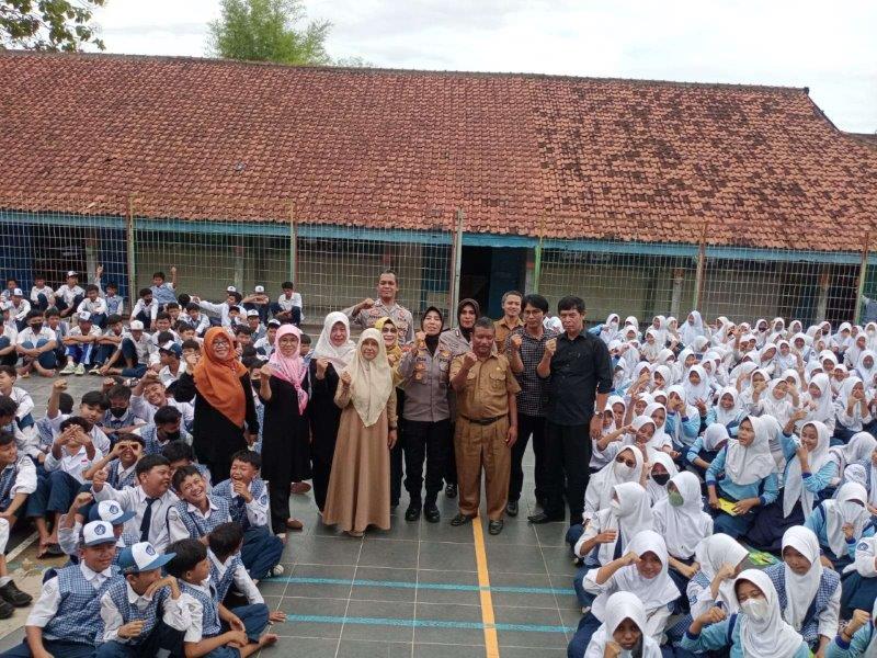 Sat Binmas Polres Serang Laksanakan Sosialisasi Kamtibmas di SMPN 2 Kragilan Serang