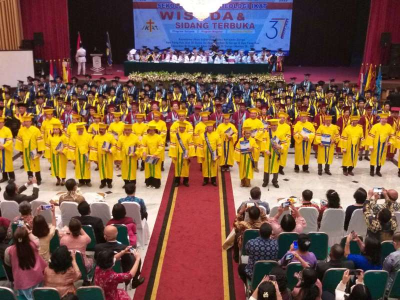 Dies Natalis ke-37 dan Wisuda 173 STT IKAT Sekolah Tinggi Theologia (STT) IKAT