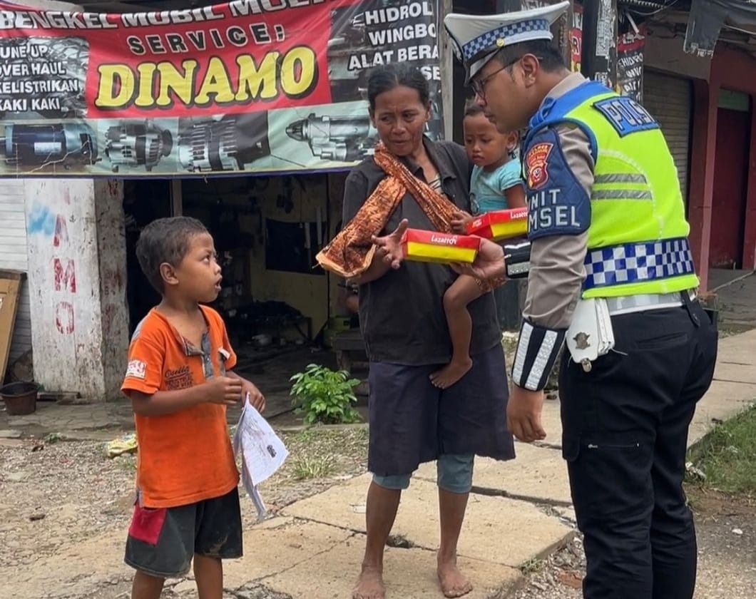 Potret Empati Kasat Lantas Polres Karawang Pada Warga di Karawang